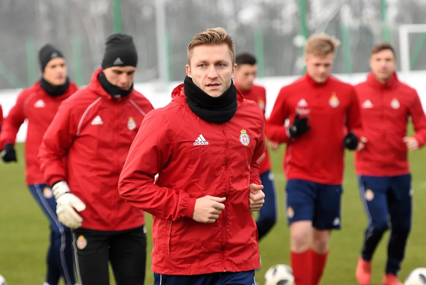 Jakub Błaszczykowski (C) trenuje z piłkarzami Wisły Kraków