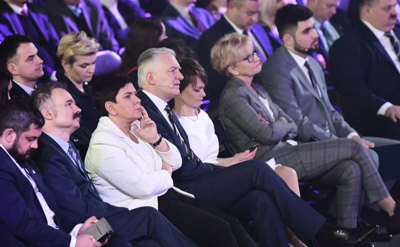 Pierwsza konwencja Porozumienia. "Unia to my". Fotoreporter "Gazety Wyborczej" wyprowadzony przez ochroniarzy