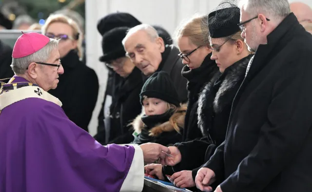 Abp Głódź: To, co się wydarzyło w niedzielny wieczór, zostało odebrane jako potężny dzwon na trwogę