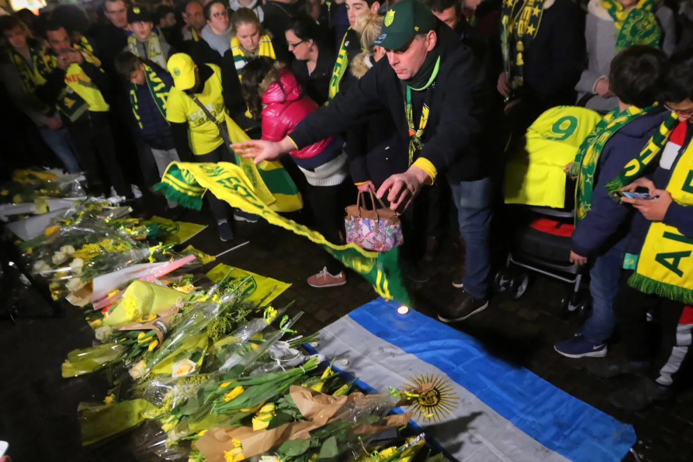 Wstrzymano poszukiwania samolotu z Salą na pokładzie. "Szanse odnalezienia zaginionych żywych są znikome"