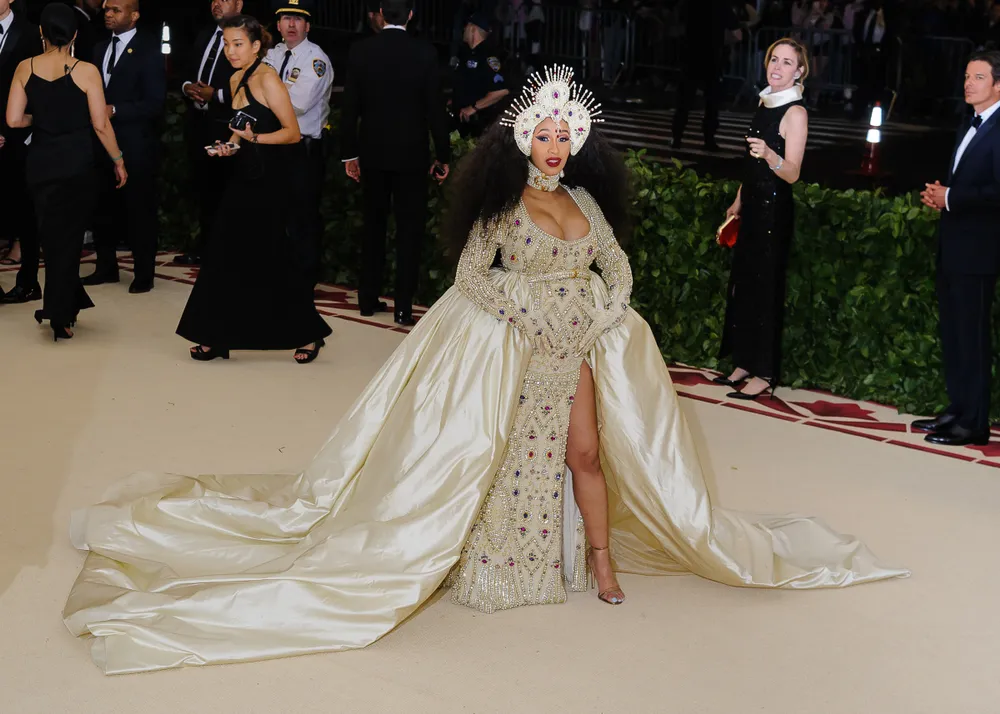 Cardi B wie, jak skupić na sobie uwagę