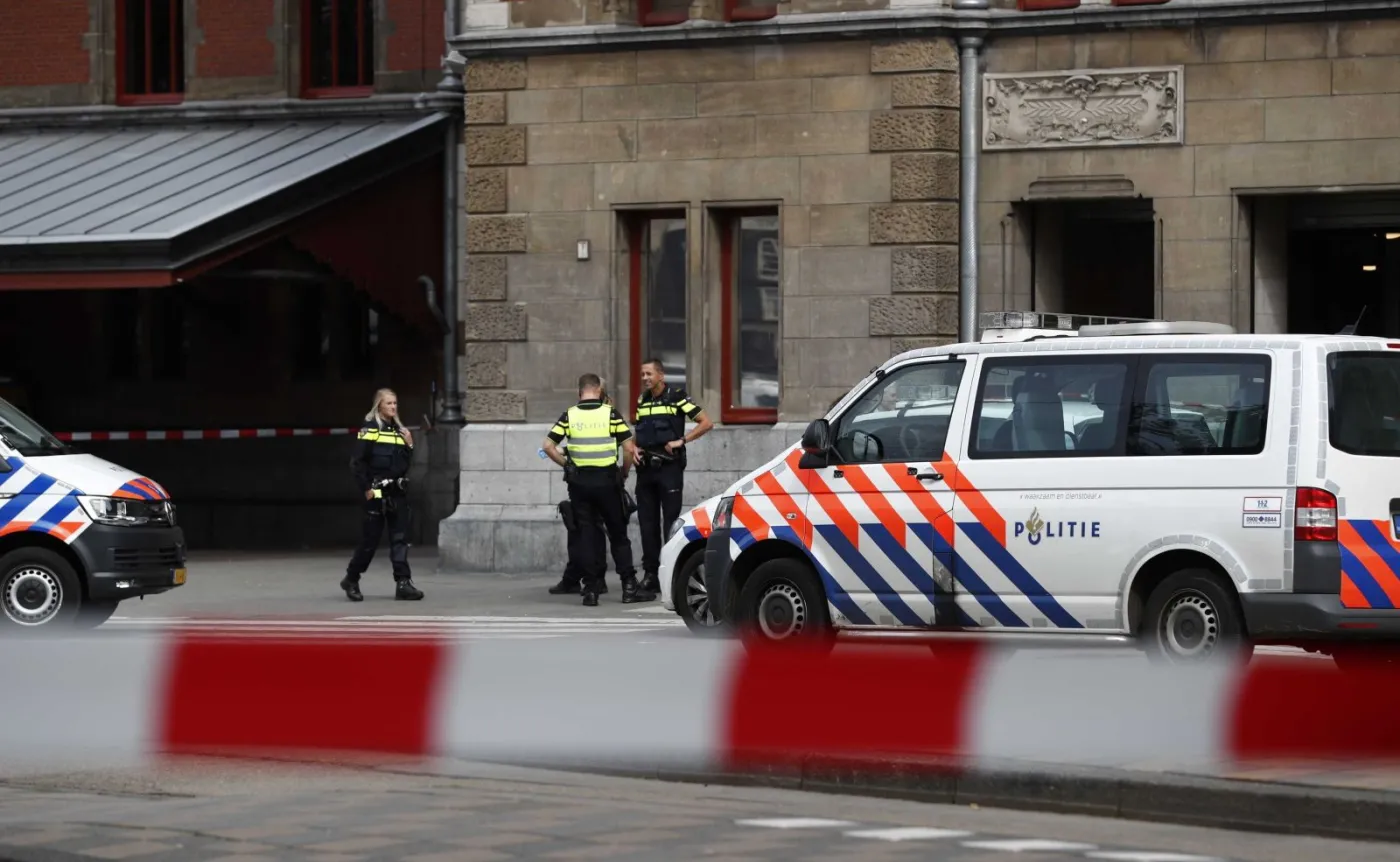 Policja na dworcu w Amsterdamie