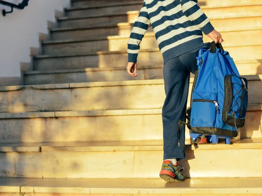 Modne nie znaczy lepsze. Nie tylko ciężkie plecaki fatalnie wpływają na zdrowie dziecka!