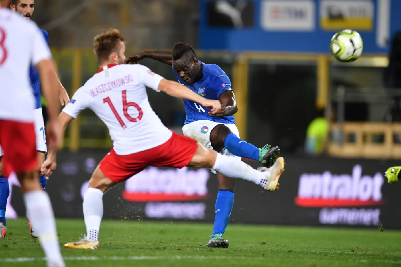 11393910-jakub-blaszczykowski-l-i-mario.jpg