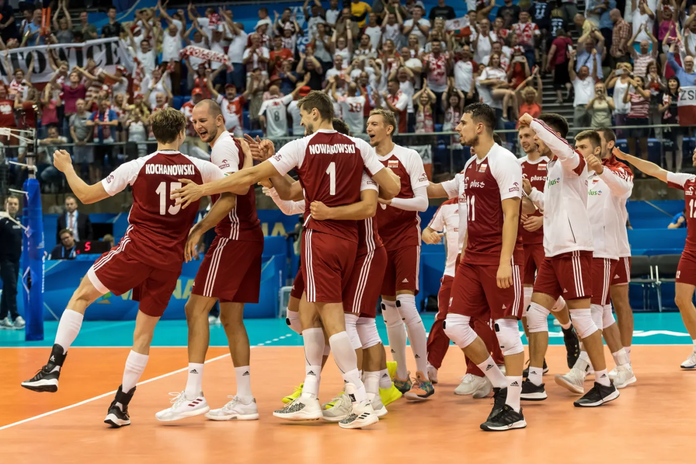 Radość Polaków po wygranym meczu z Iranem