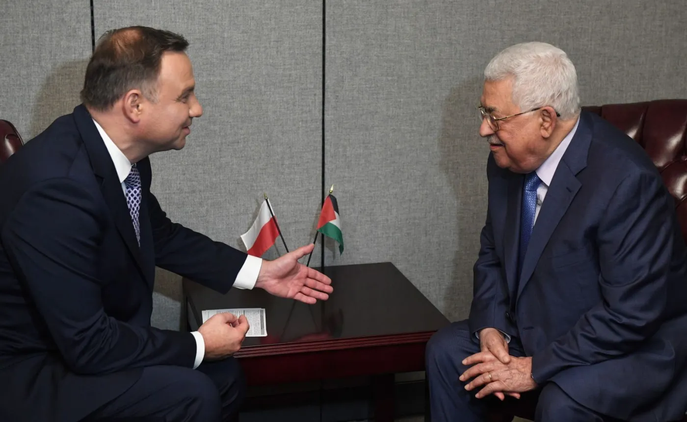 Prezydent RP Andrzej Duda (L) i prezydent Autonomii Palestyńskiej Mahmud Abbas (P)