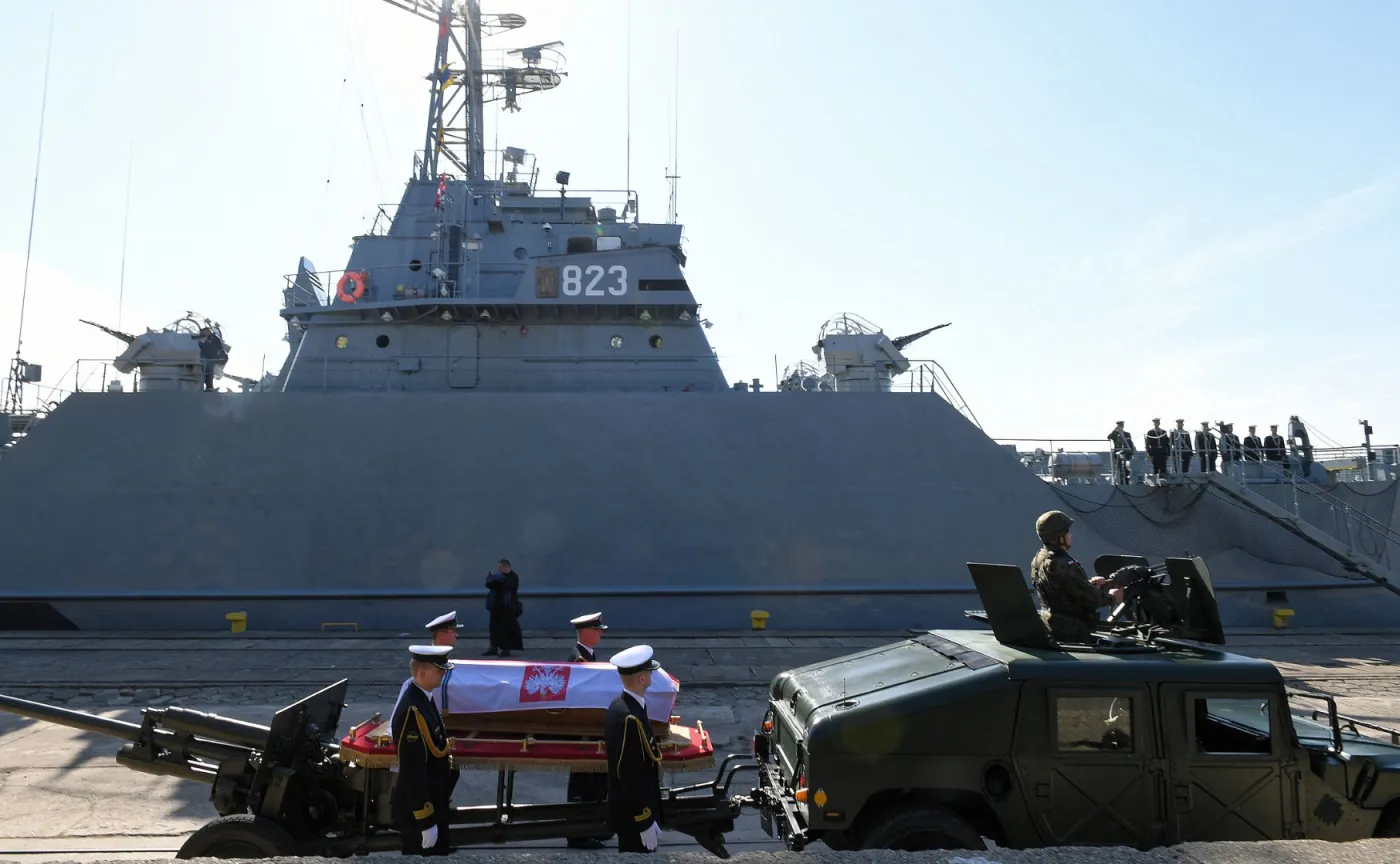 11512881-szczatki-admirala-jozefa-unruga.jpg