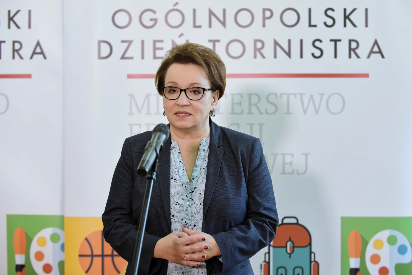 Minister edukacji narodowej Anna Zalewska podczas konferencji prasowej, po lekcji nt. profilaktyki zdrowotnej, która odbyła się w ramach Ogólnopolskiego Dnia Tornistra.