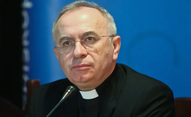 Ks. Kloch nie zgadza się, że "Kler" szkodzi Kościołowi. "Jeżeli któryś z duchownych zobaczy na ekranie siebie, to dobrze"