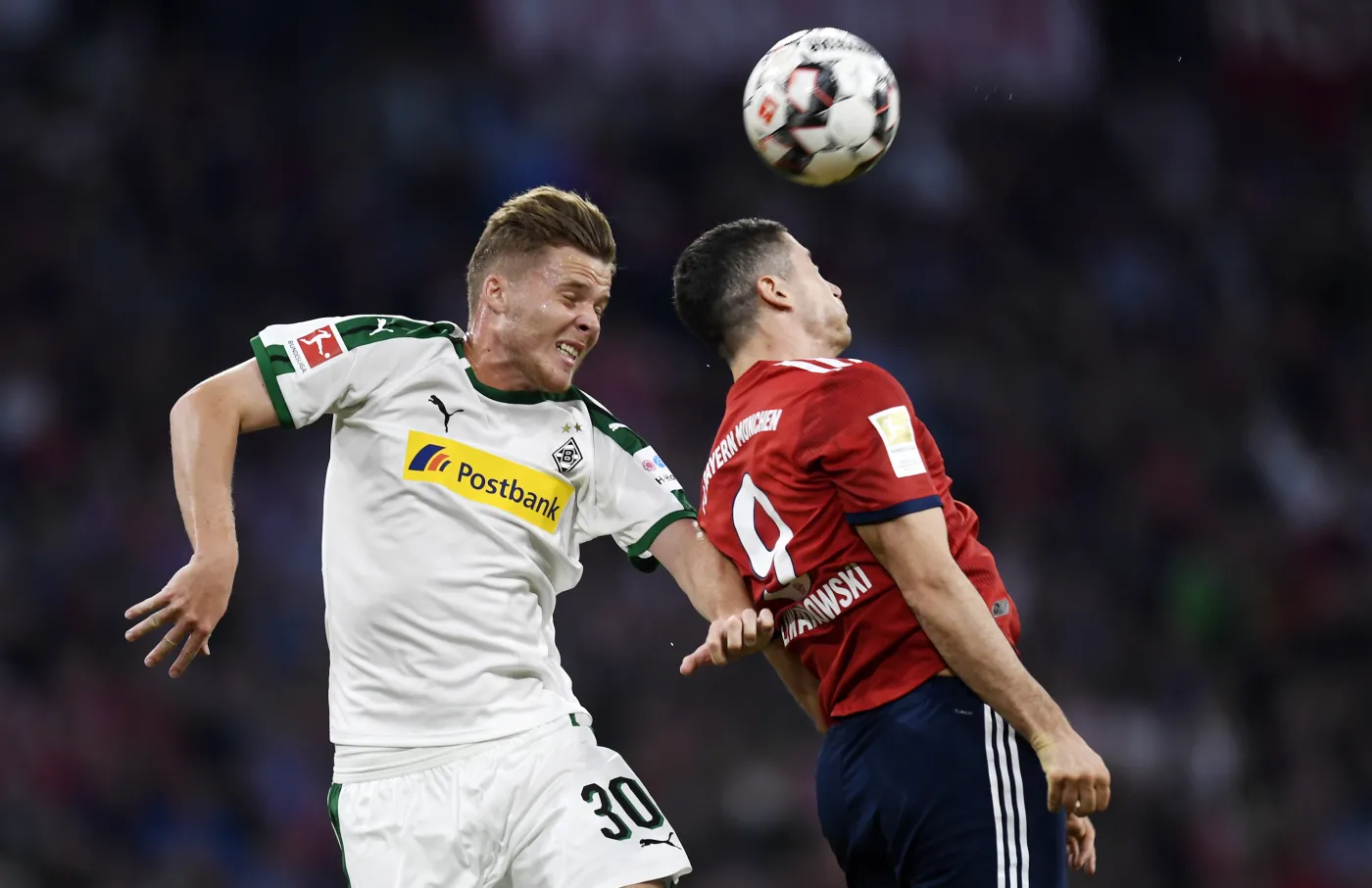 Nico Elvedi i Robert Lewandowski