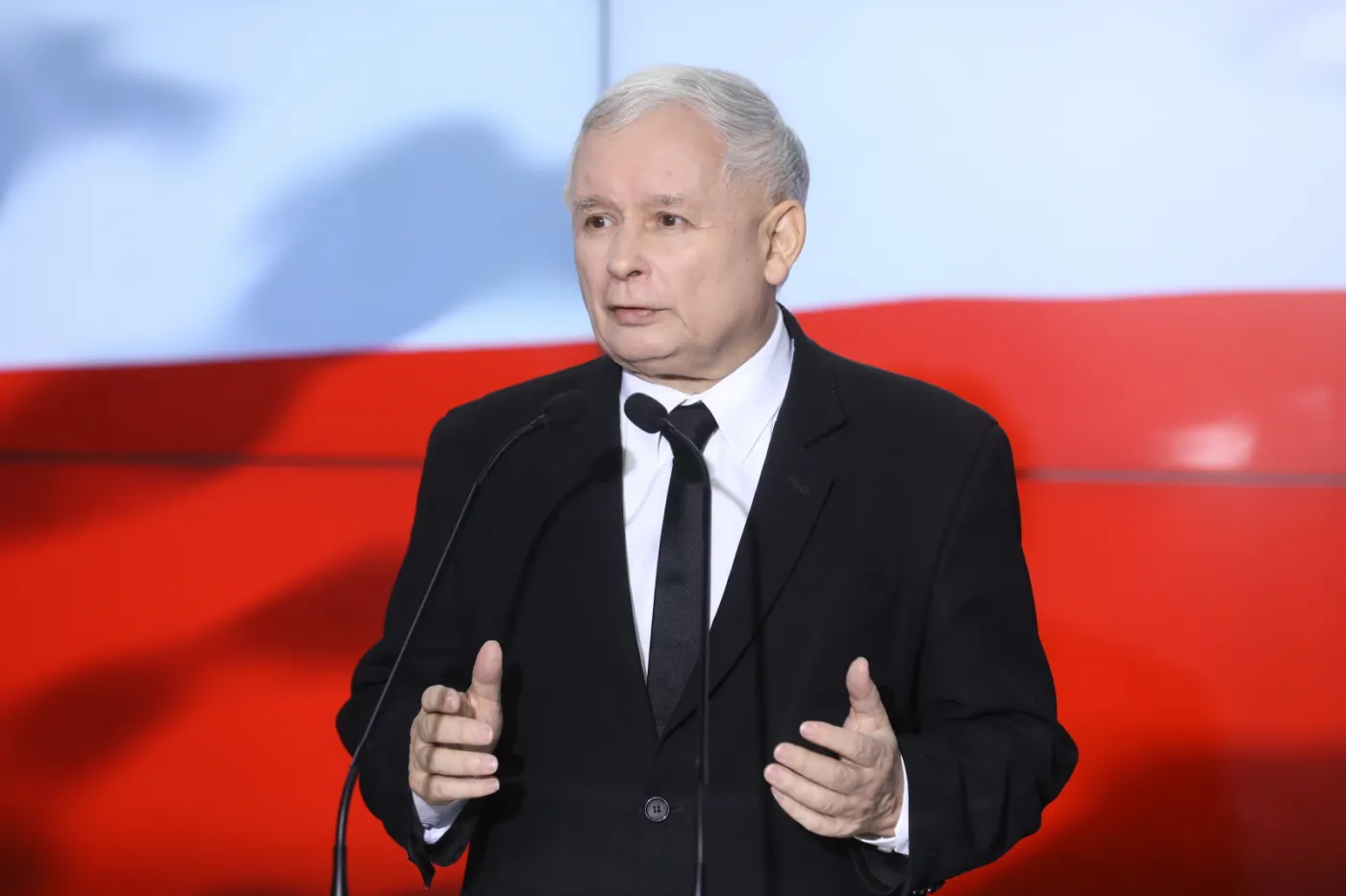 Rewolucja narodowo-prawicowego PiS-u wykorzystuje rozczarowanie neoliberalizmem. Czas na republikańską V RP