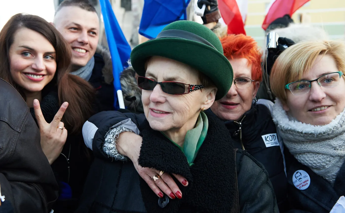 Danuta Wałęsa na manifestacji KOD