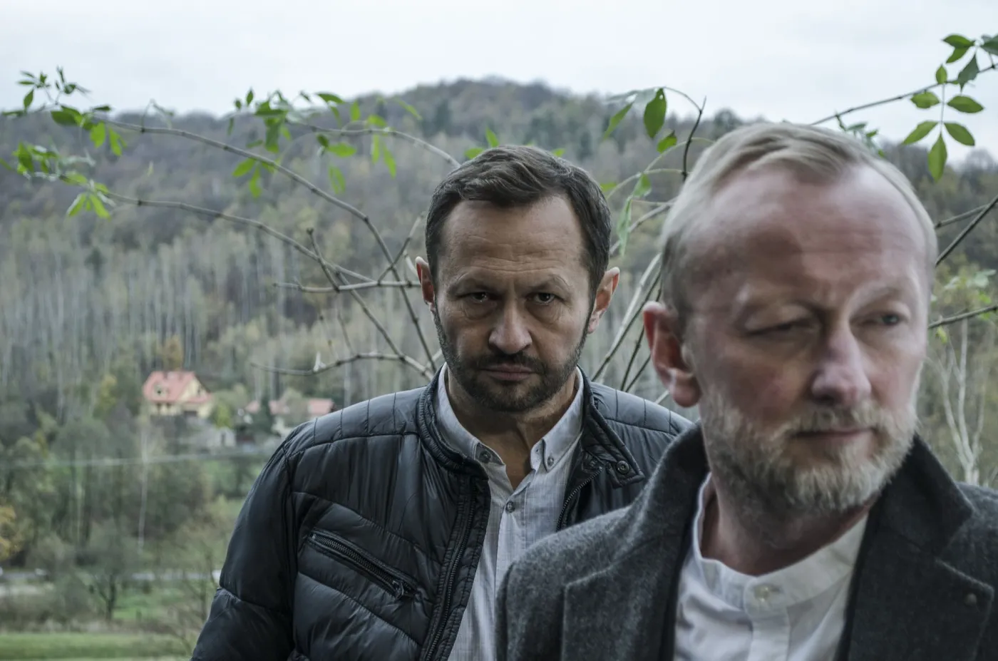 Niewyjaśniona zbrodnia i tajemnice nazistów w scenerii Gór Sowich. Premiera serialu AXN "Znaki"