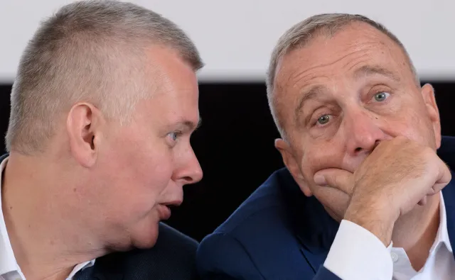 Siemoniak: Prokuratura i służby nie radzą sobie z aferą taśmową