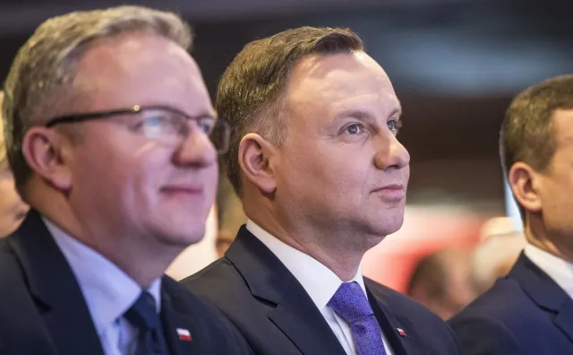 Dlaczego Andrzej Duda stał przy biurku w Gabinecie Owalnym? Prezydent tłumaczy to teraz w wywiadzie