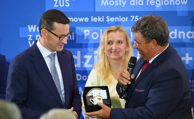Wicedyrektor liceum obiecuje uczniom piątki za spotkanie z premierem. "Warto, by młodzież go poznała"