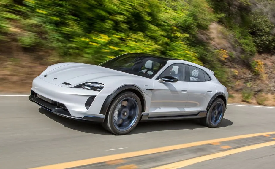 Porsche Mission E Cross Turismo 
