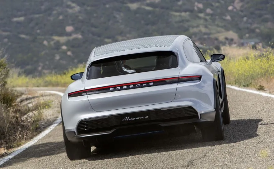 Porsche Mission E Cross Turismo 