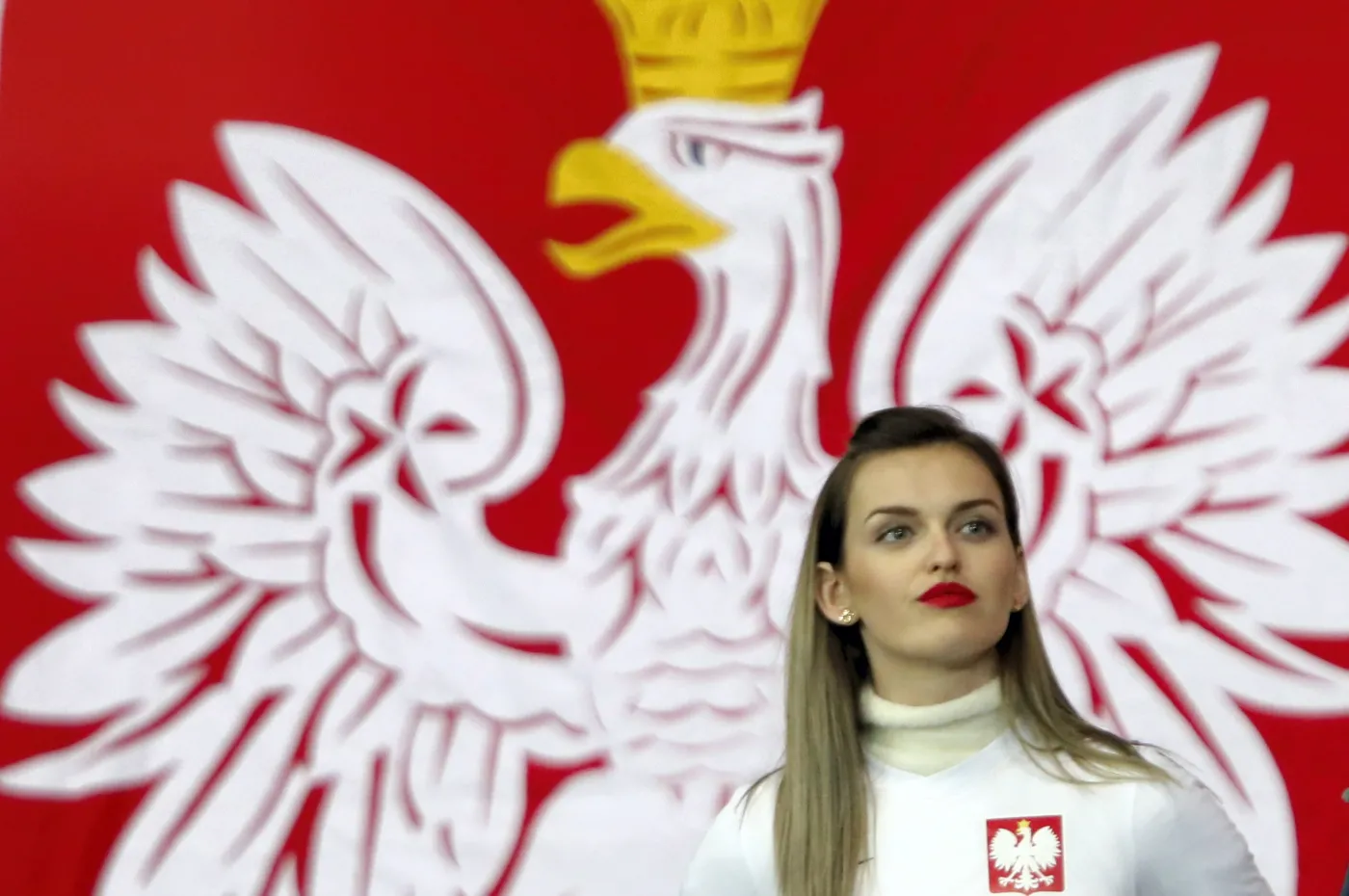 12213352-fanka-pilkarskiej-reprezentacji.jpg