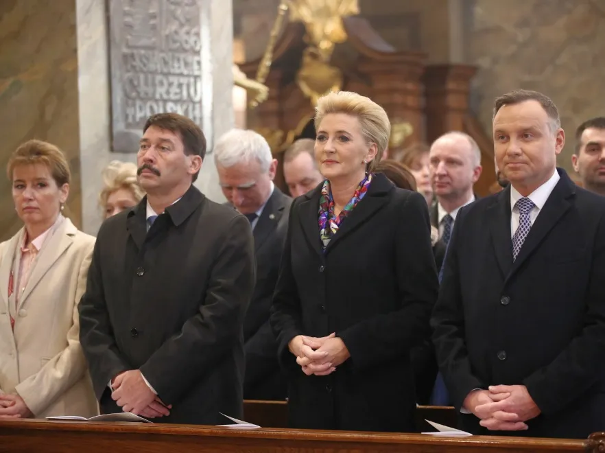 12217997-andrzej-duda-janos-ader-agata.jpg