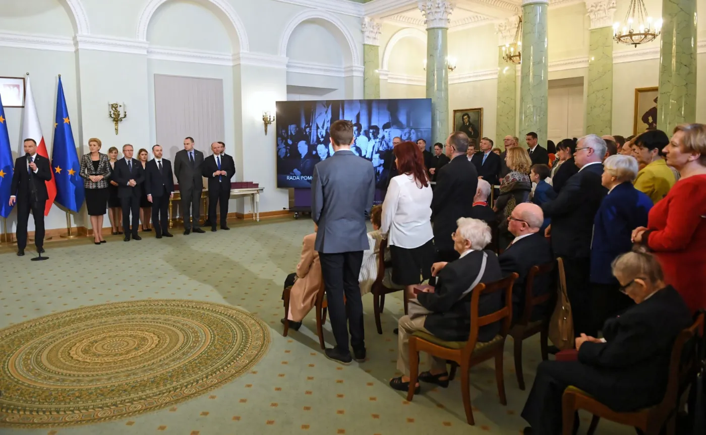Prezydent Andrzej Duda wręczył Ordery Odrodzenia Polski Polakom ratującym Żydów podczas II wojny światowej