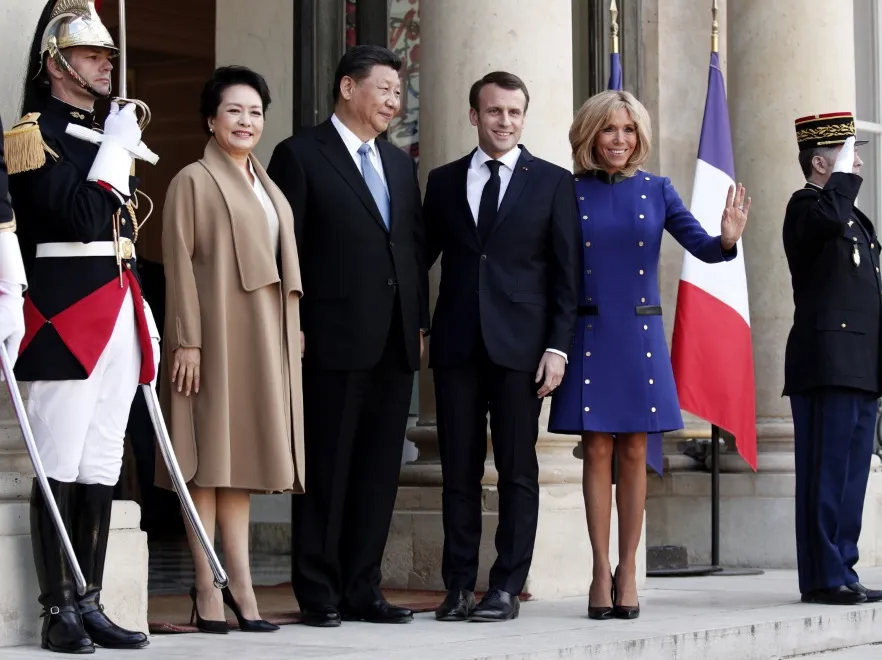 12226096-peng-liyuan-xi-jinping-emmanuel.jpg