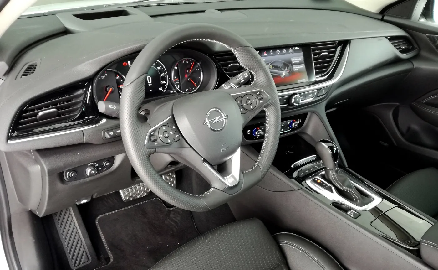 Opel przez 120 godzin będzie kusić niskimi cenami w Polsce. Zaskakujący prezent dla kierowców