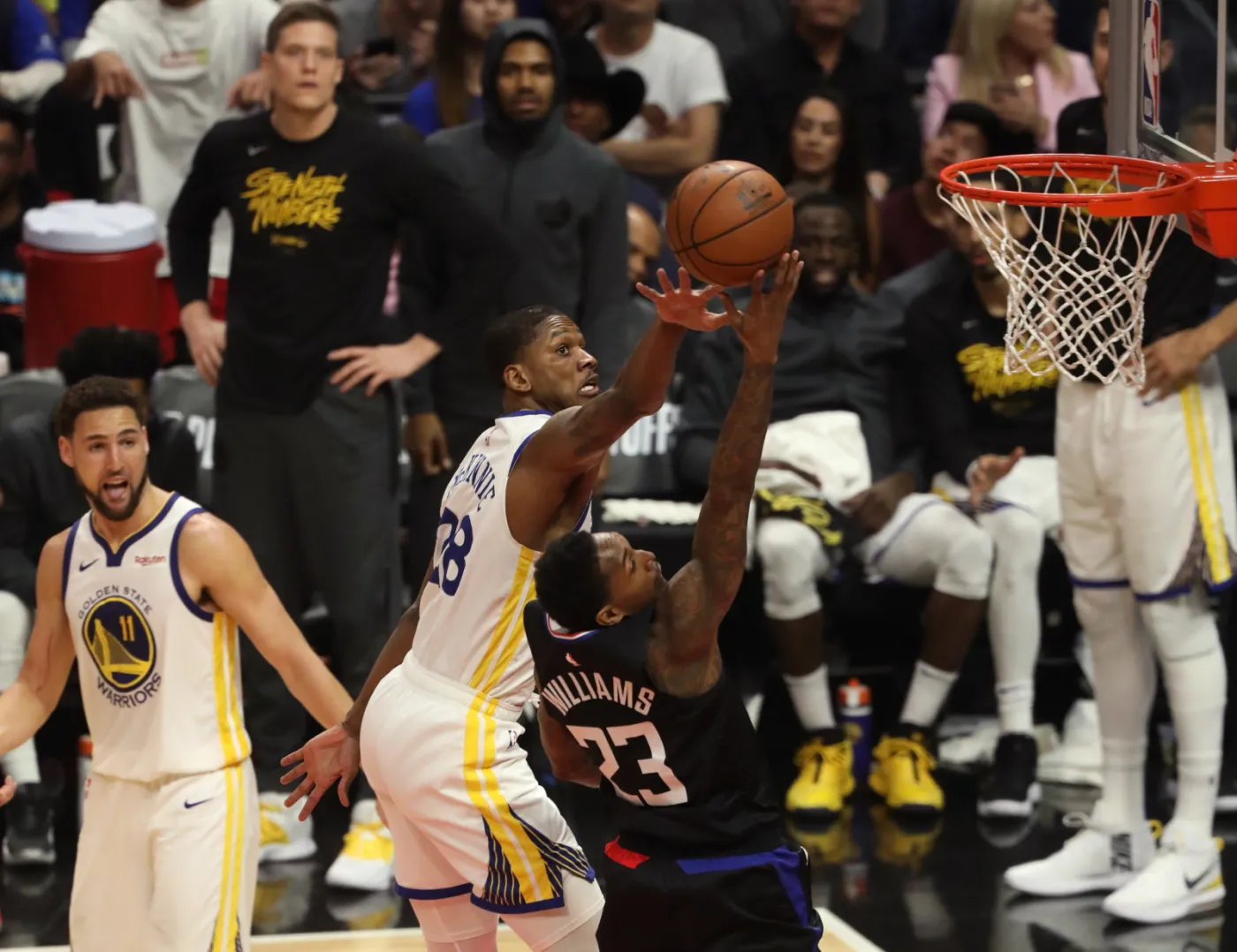 Alfonzo McKinnie i Lou Williams