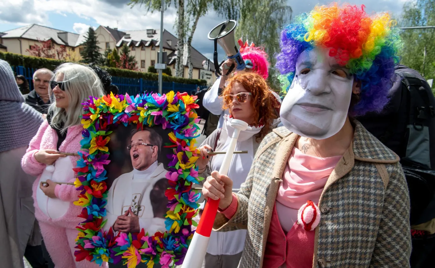 12300677-manifestacja-torunskiego-strajku.jpg