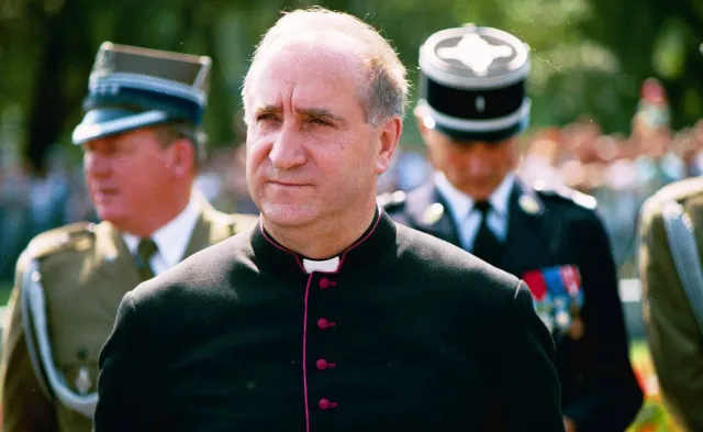 Były kapelan Lecha Wałęsy w filmie Sekielskiego o pedofilii w Kościele