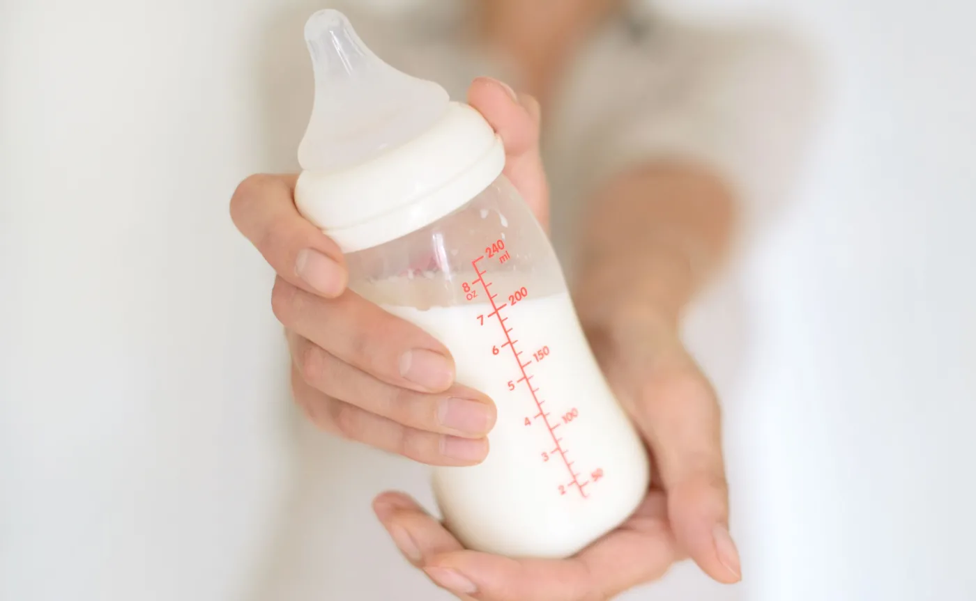 Butelka z mlekiem dla niemowlaka