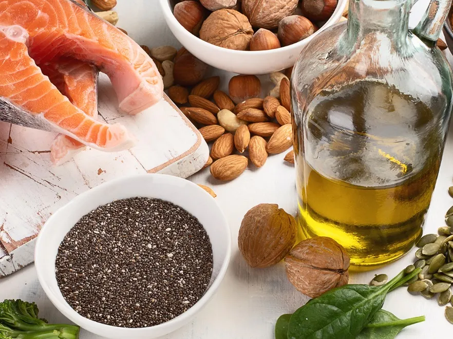 Chcesz zmienić nawyki żywieniowe na lepsze? Broń Boże nie wykluczaj z diety tłuszczów!