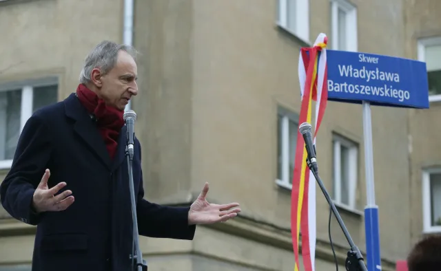 Bartoszewski pisze do Kurskiego i Rady Etyki Mediów. Chodzi o "ograniczanie dostępu do TVP"