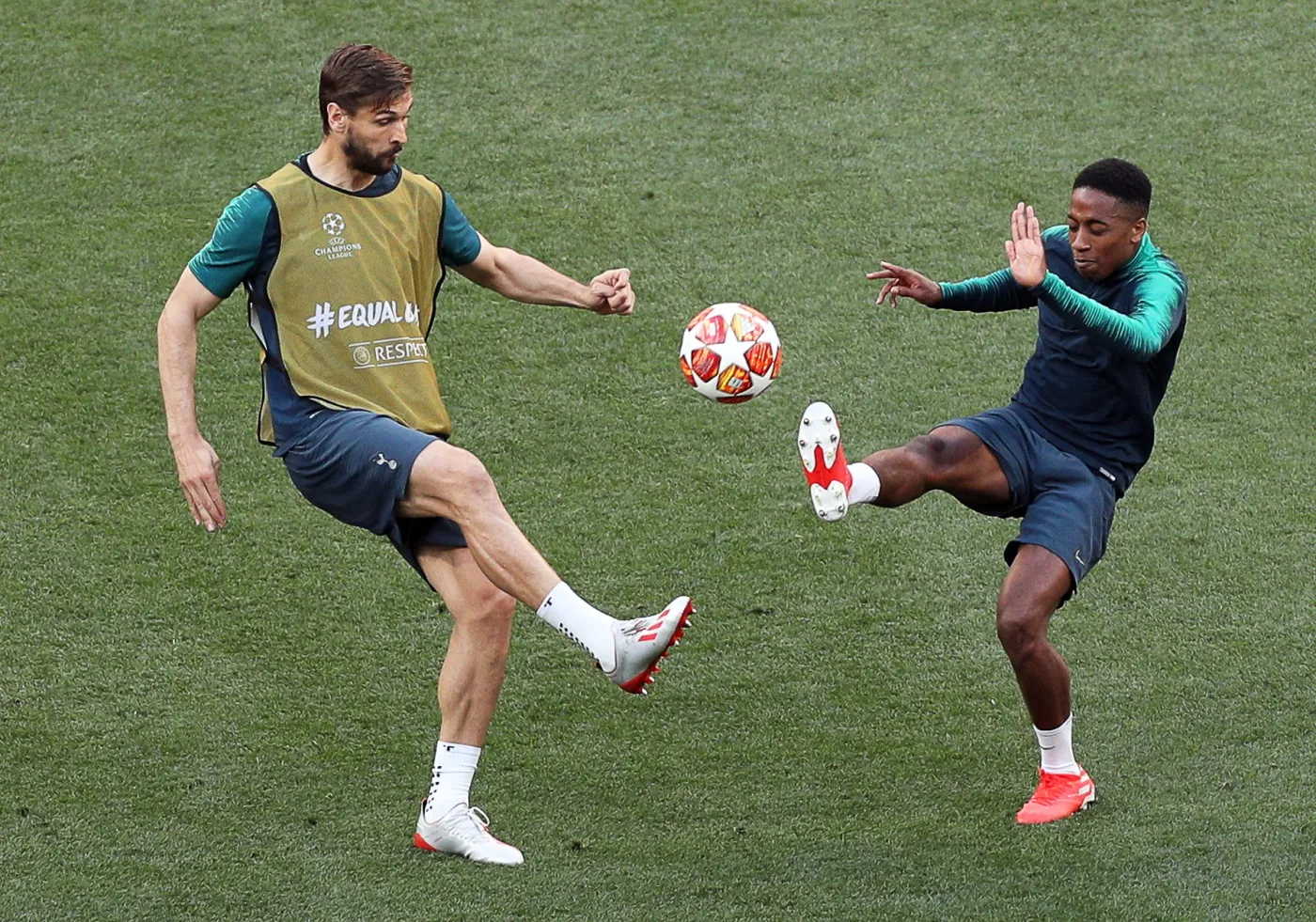 Fernando Llorente i Kyle Walker-Peters
