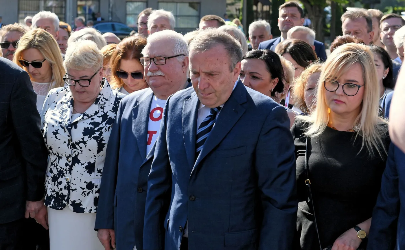 12371617-lech-walesa-grzegorz-schetyna.jpg