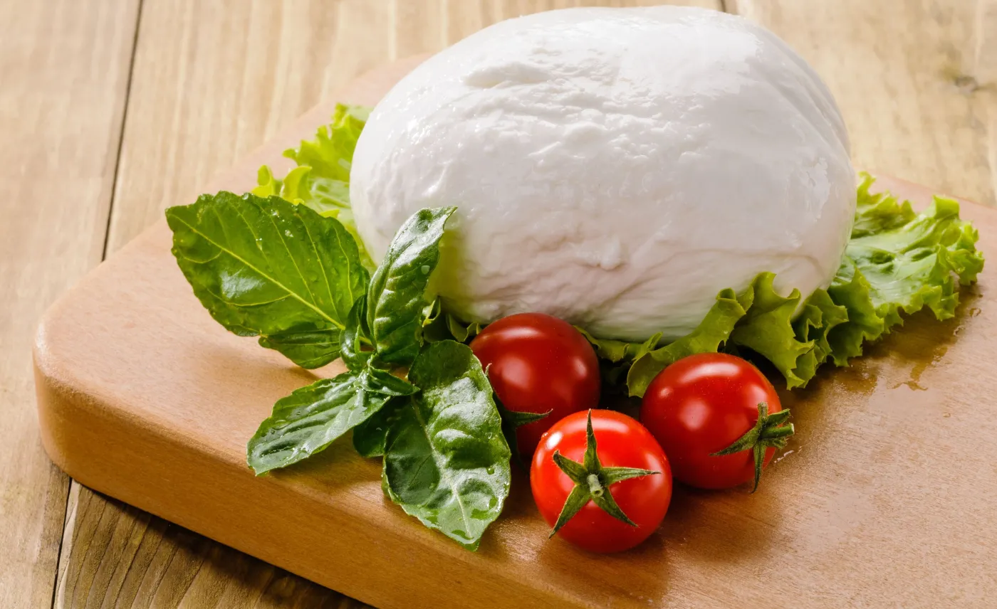 Mozarella z bazylią i pomidorami