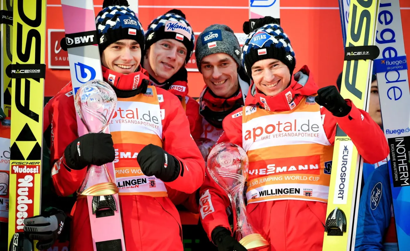 Polska drużyna skoczków na podium