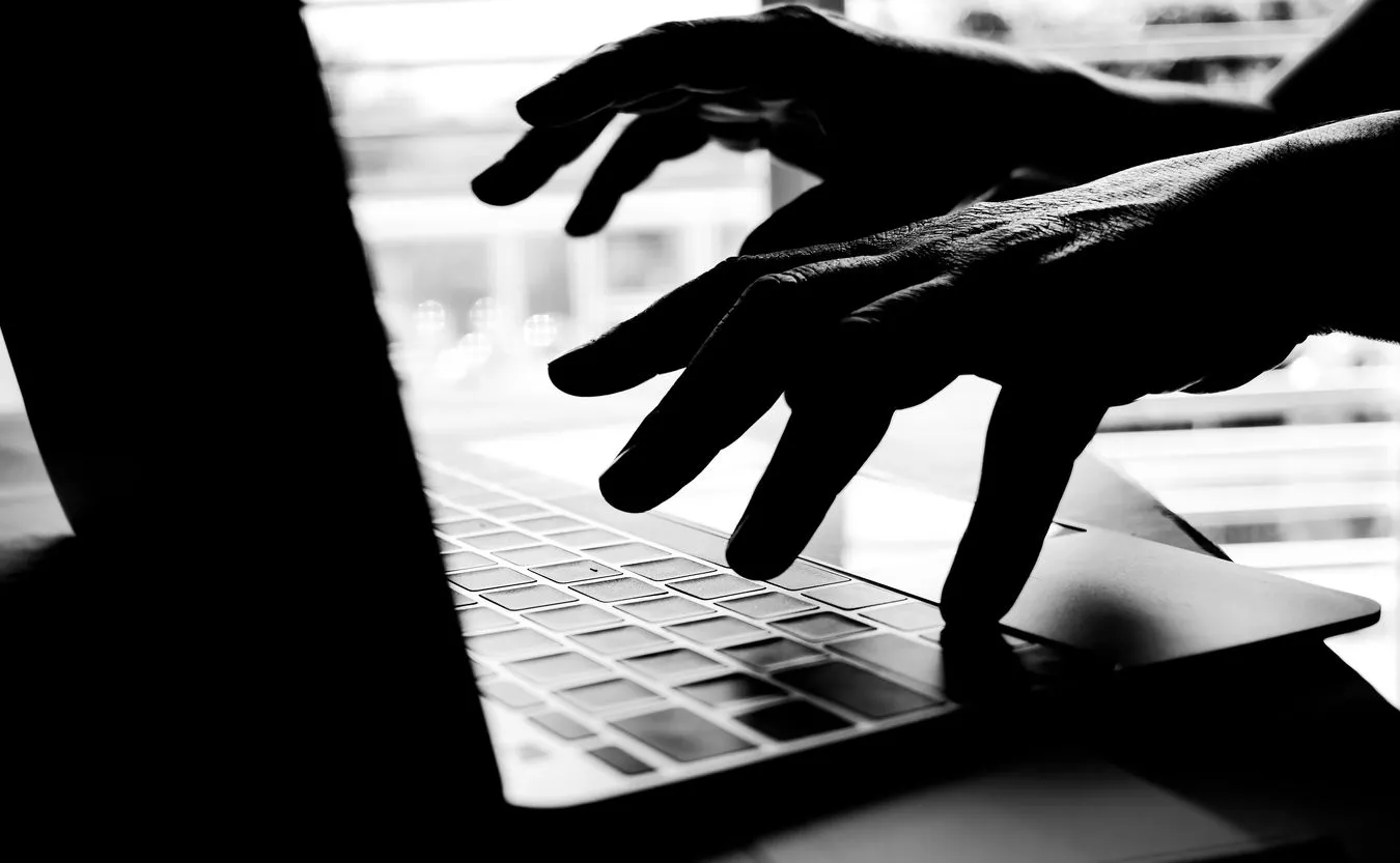 Kilkadziesiąt osób zatrzymanych. Policja nie odpuszcza hejterom