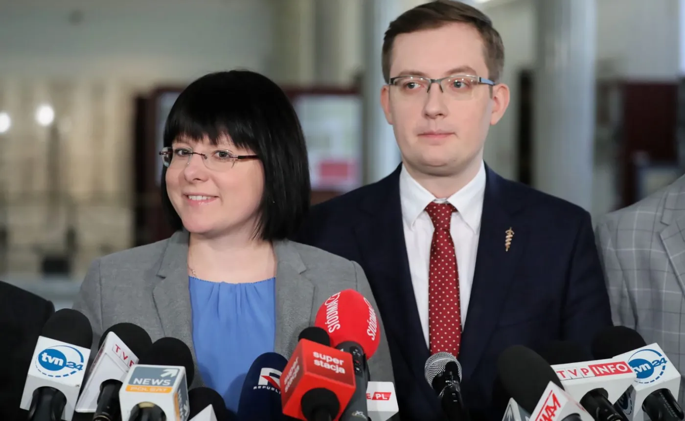 Burza wokół Karty LGBT+. Koalicja Propolska nie chce "oficerów propagandy homoseksualnej" w szkołach