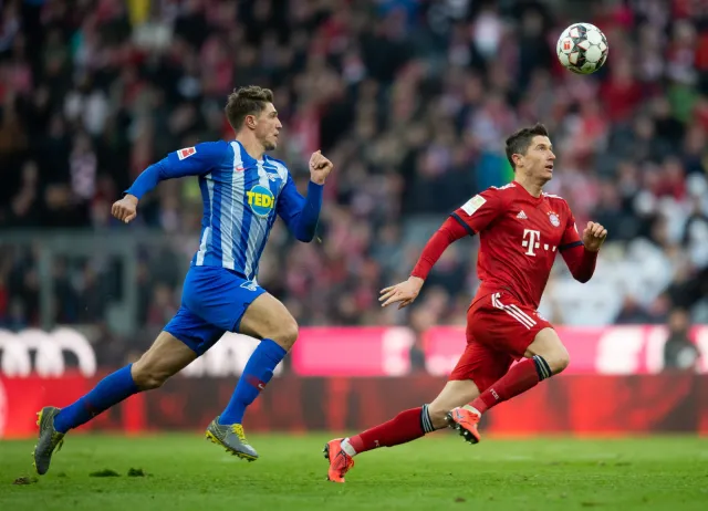 Niemcy śmieją się z Lewandowskiego. "Nie uderzyłem go, a on padł, jak Mike Tyson" [WIDEO]