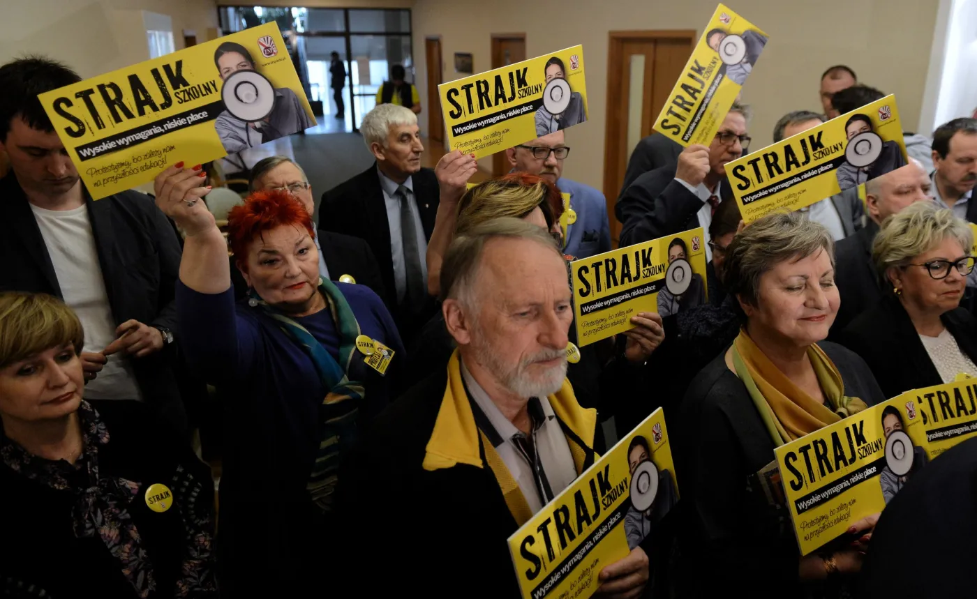 Uczestnicy konferencji prasowej pt. "Strajk" w siedzibie ZNP