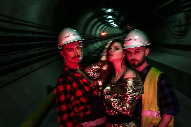 Kadr ze spektaklu "Nocne metro"