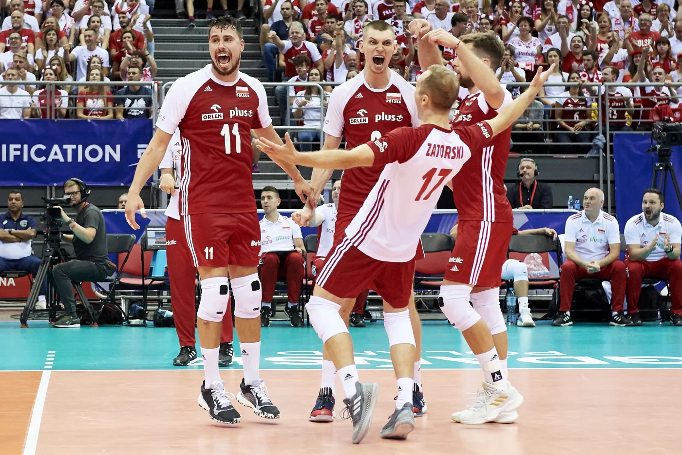  Siatkarze reprezentacji Polski (od lewej): Fabian Drzyzga, Maciej Muzaj, Paweł Zatorski iMichał Kubiak, cieszą się podczas meczu turnieju kwalifikacyjnego do igrzysk olimpijskich z Francją