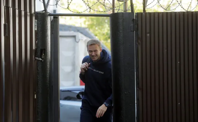 Nawalny na wolności po 30 dniach aresztu. Sąd nie zgodził się na wydłużenie kary