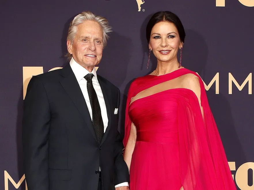 "Bez niego wyglądałaby lepiej". Internauci drwią z Michaela Douglasa i Catherine Zety-Jones. FOTO