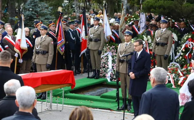 "Wszystkie Twoje czyny, słowa, dobro, wydały wielki plon". Premier Mateusz Morawiecki pożegnał ojca