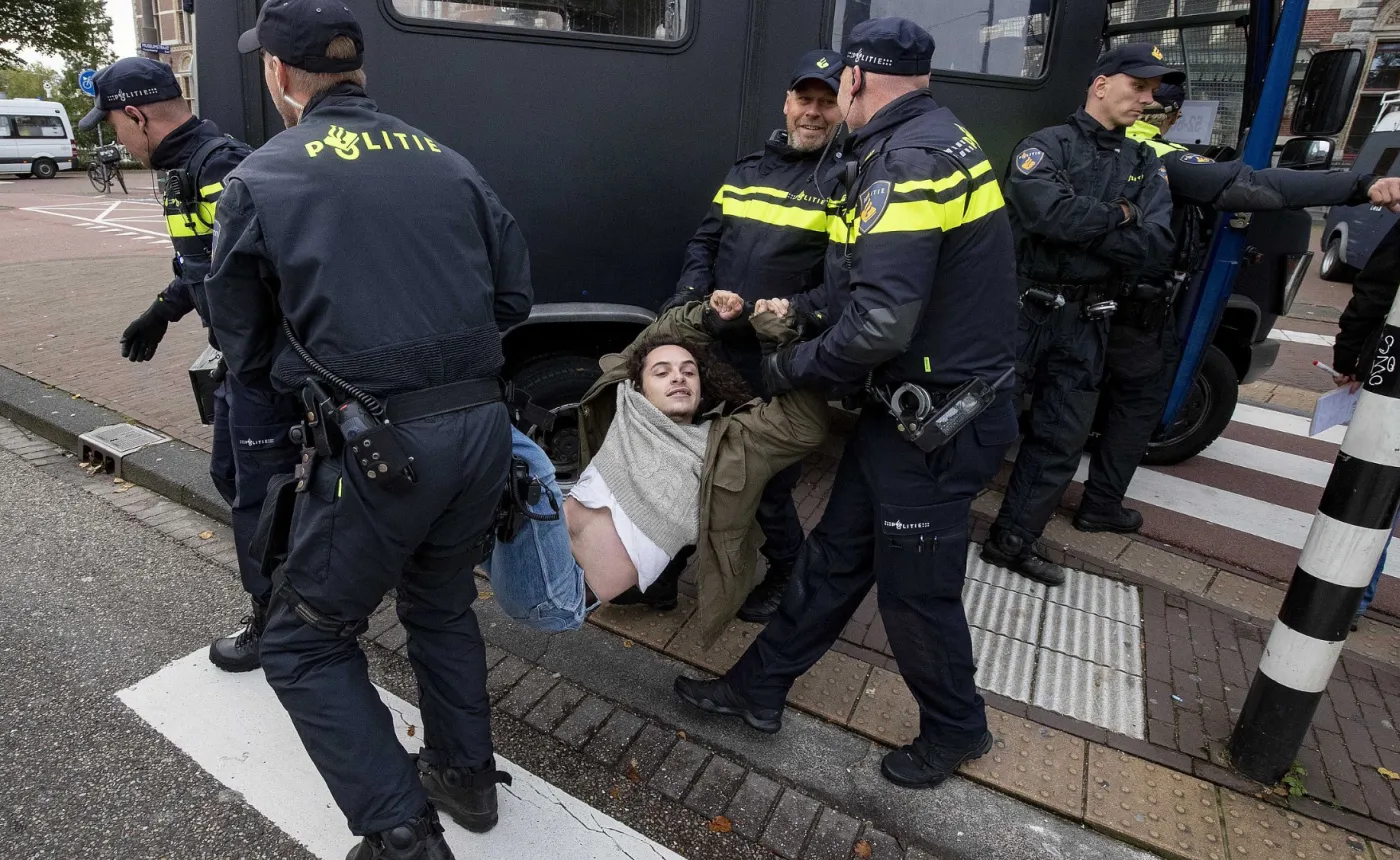 12655436-extinction-rebellion-amsterdam.jpg