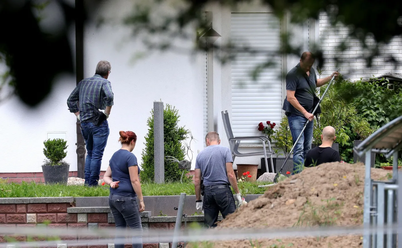 Policyjni eksperci na miejscu zbrodni