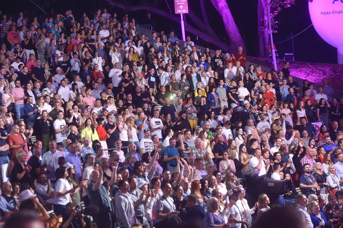 Publiczność na festiwalu w Opolu