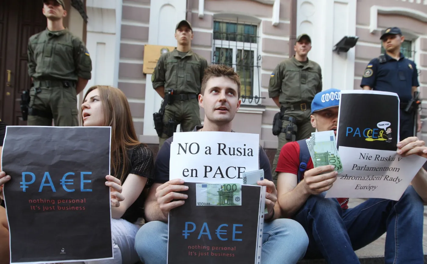 Protest przeciw powrotowi Rosji do Rady Europy